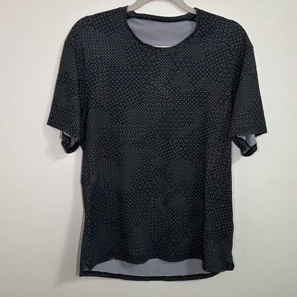 Lululemon men's Run Out short sleeve athletic shirt - Picture 2 of 6